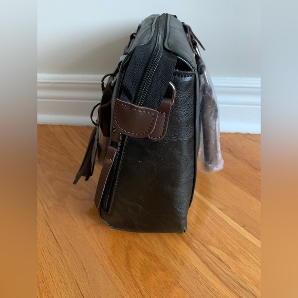 Black Purse - Picture 5 of 9